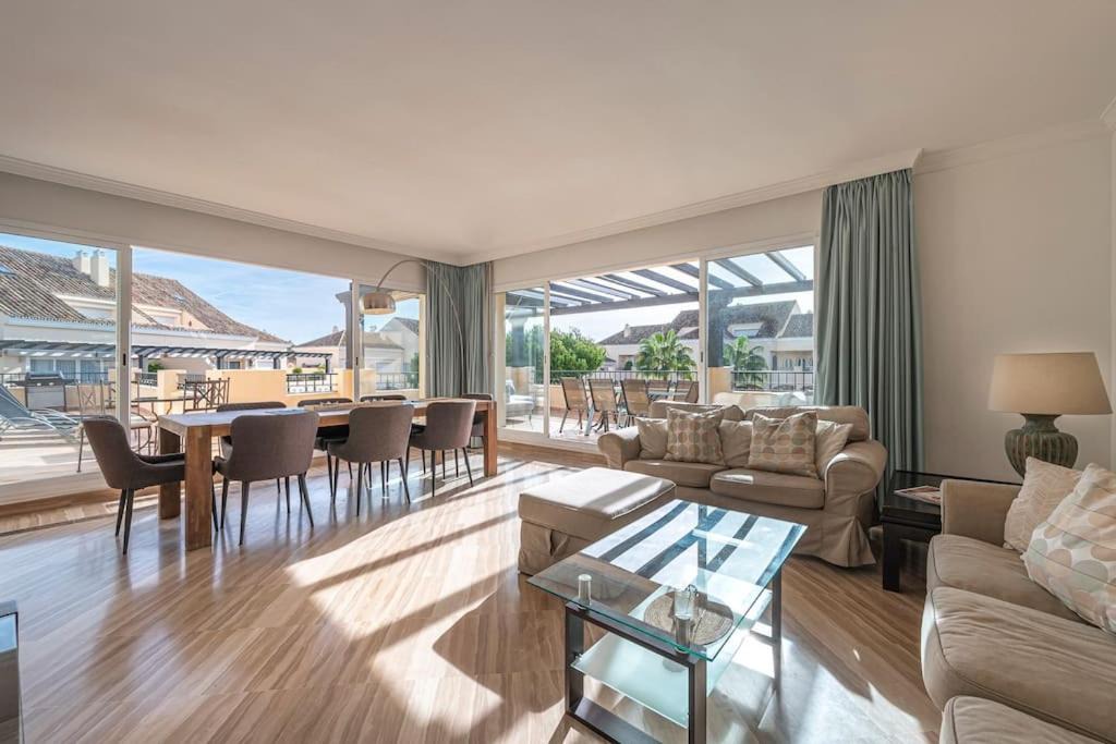 Photo of Livingroom in Nikki Beach