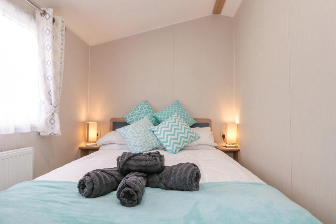 Photo of Bedroom in Cayton Bay