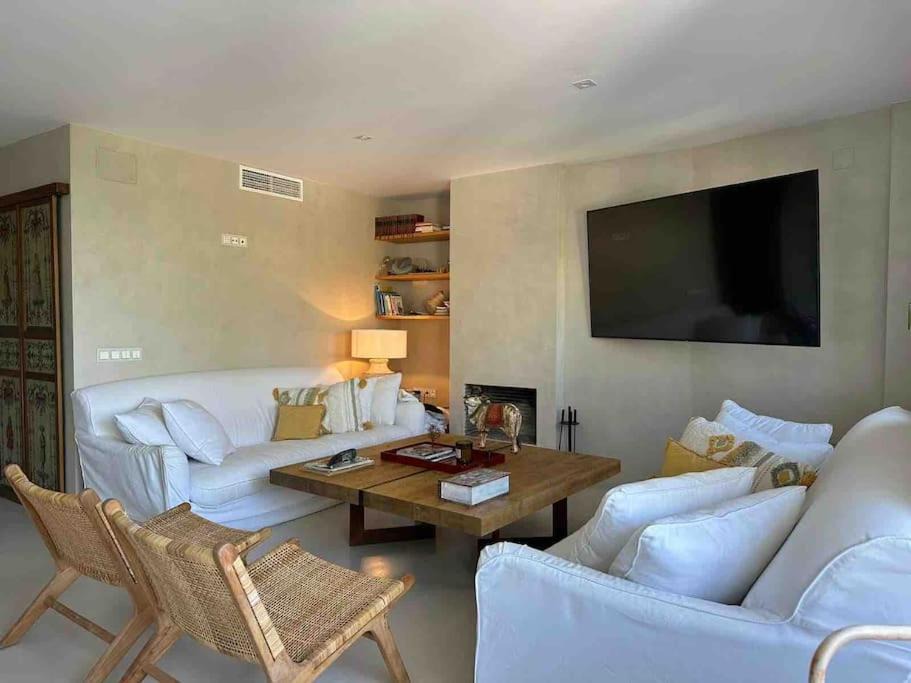 Photo of Livingroom in Golden Mile