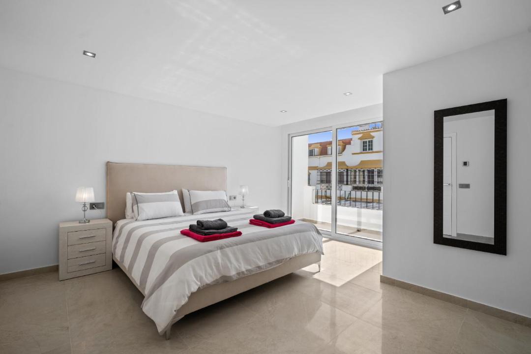 Photo of Bedroom in Golden Mile