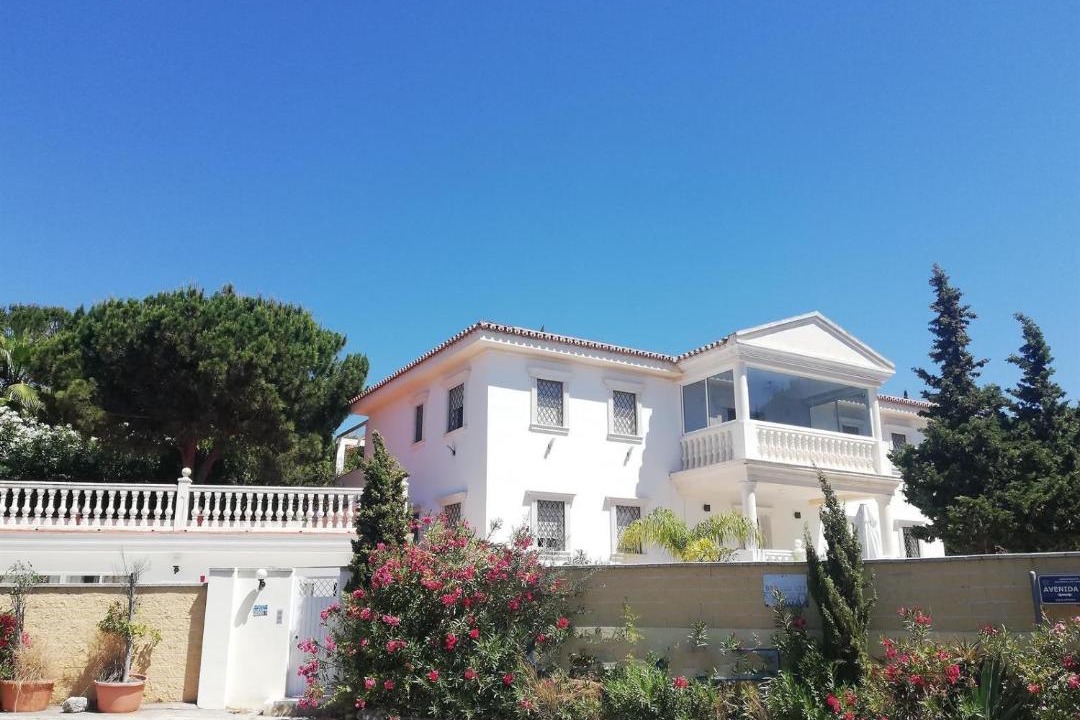 Photo of Buildings in Urbanizacion Hacienda las Chapas