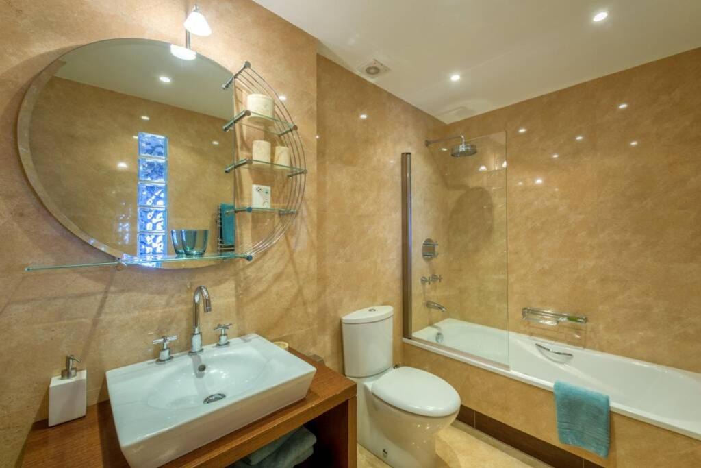 Photo of Bathroom in Urbanizacion Hacienda las Chapas