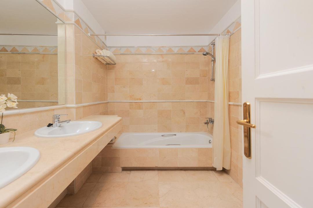 Photo of Bathroom in Elviria