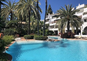 Modern Apartment Puente Romano