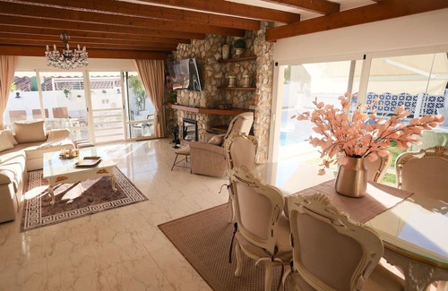 Urbanizacion Costabella Villa | Beachside Villa CasaCara with Private Pool, Costabella, Marbella