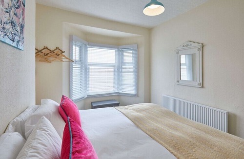 Scarborough City Centre Apartment | Host & Stay | Ocean Wave