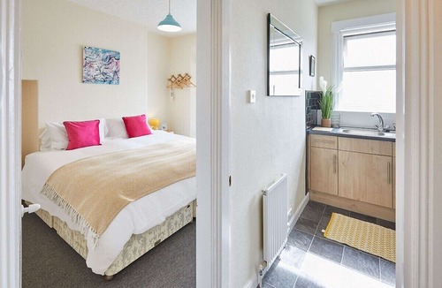 Scarborough City Centre Apartment | Host & Stay | Ocean Wave