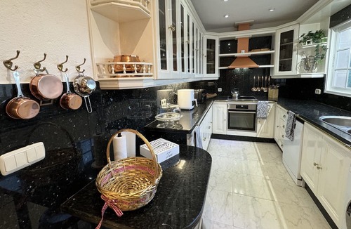 Urbanizacion Costabella Villa | Beachside Villa CasaCara with Private Pool, Costabella, Marbella